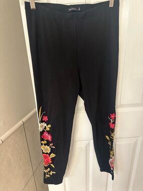 JOHNNY WAS Black Floral Embroidered Leggings